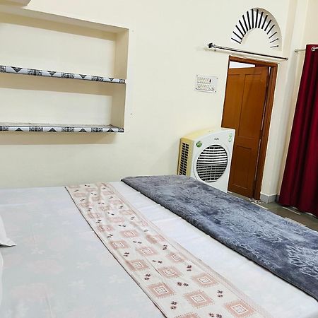 Tiwari G Home Stay 乌贾因 外观 照片