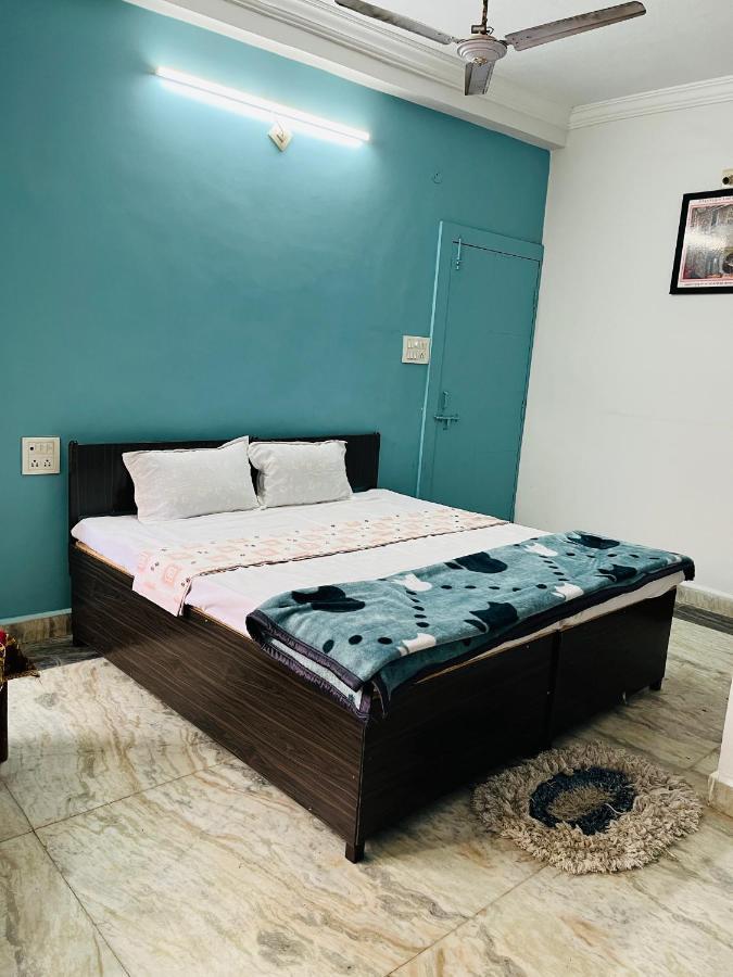 Tiwari G Home Stay 乌贾因 外观 照片