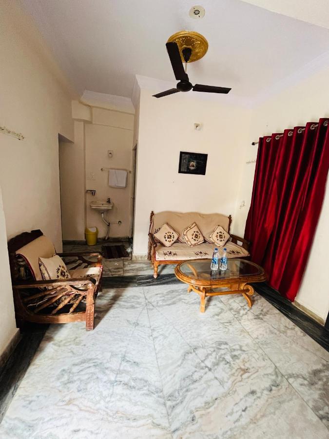 Tiwari G Home Stay 乌贾因 外观 照片