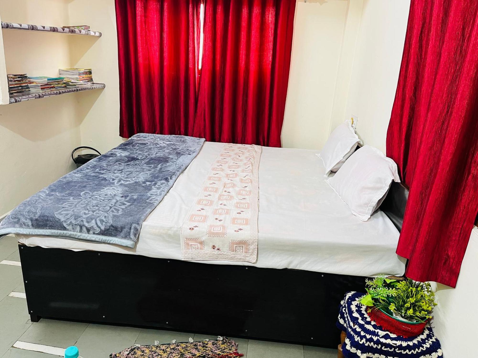 Tiwari G Home Stay 乌贾因 外观 照片