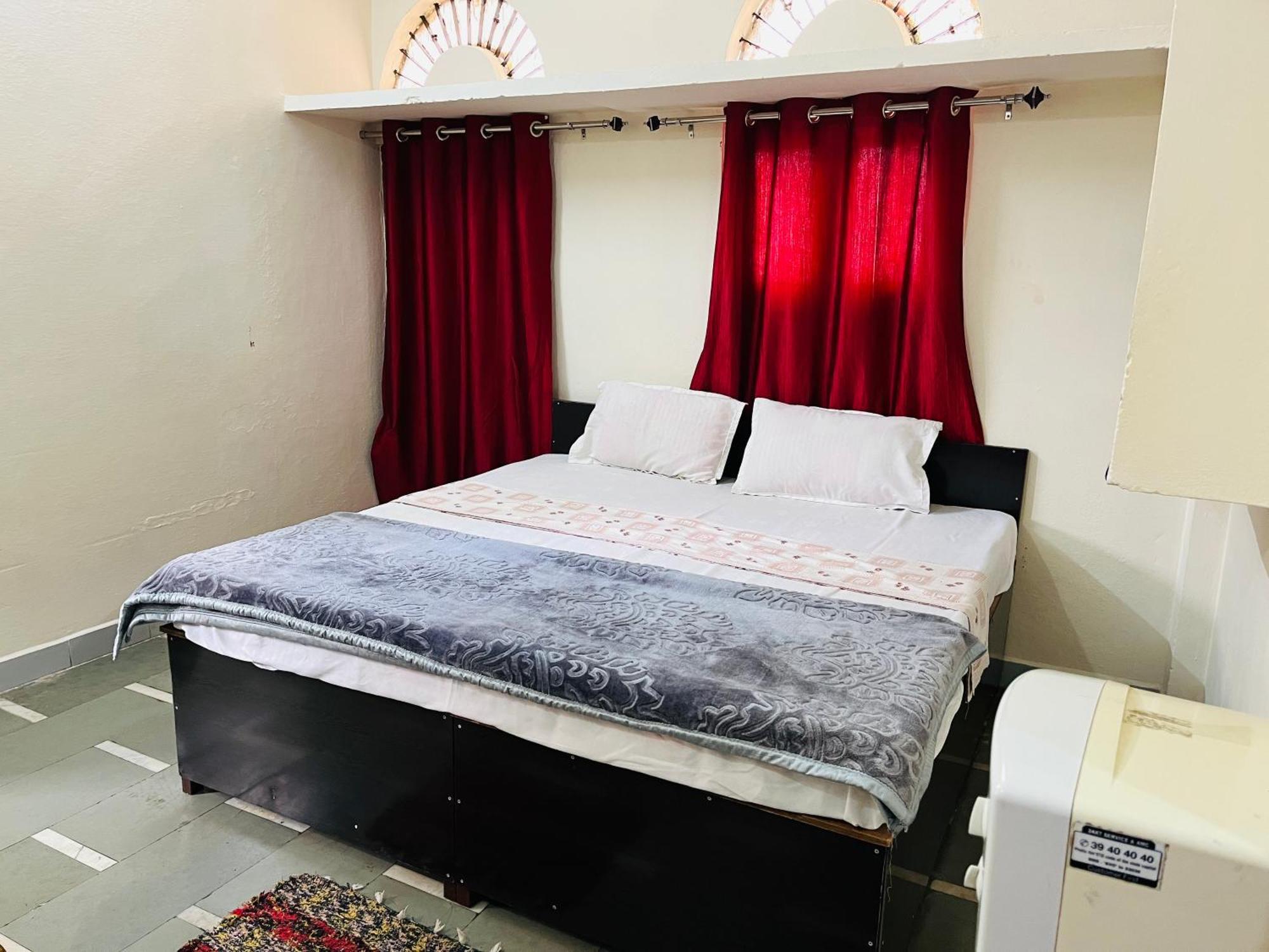 Tiwari G Home Stay 乌贾因 外观 照片