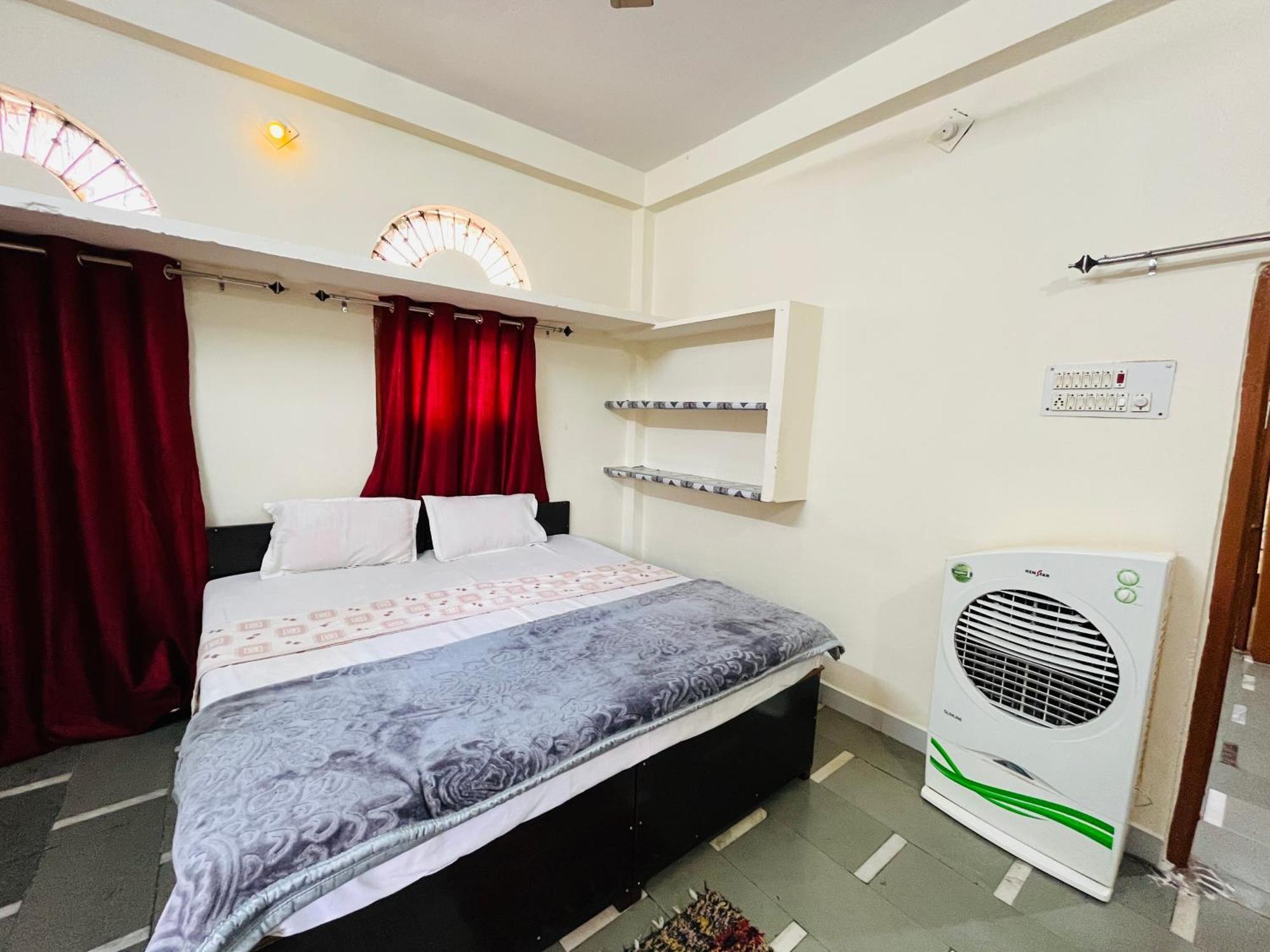 Tiwari G Home Stay 乌贾因 外观 照片