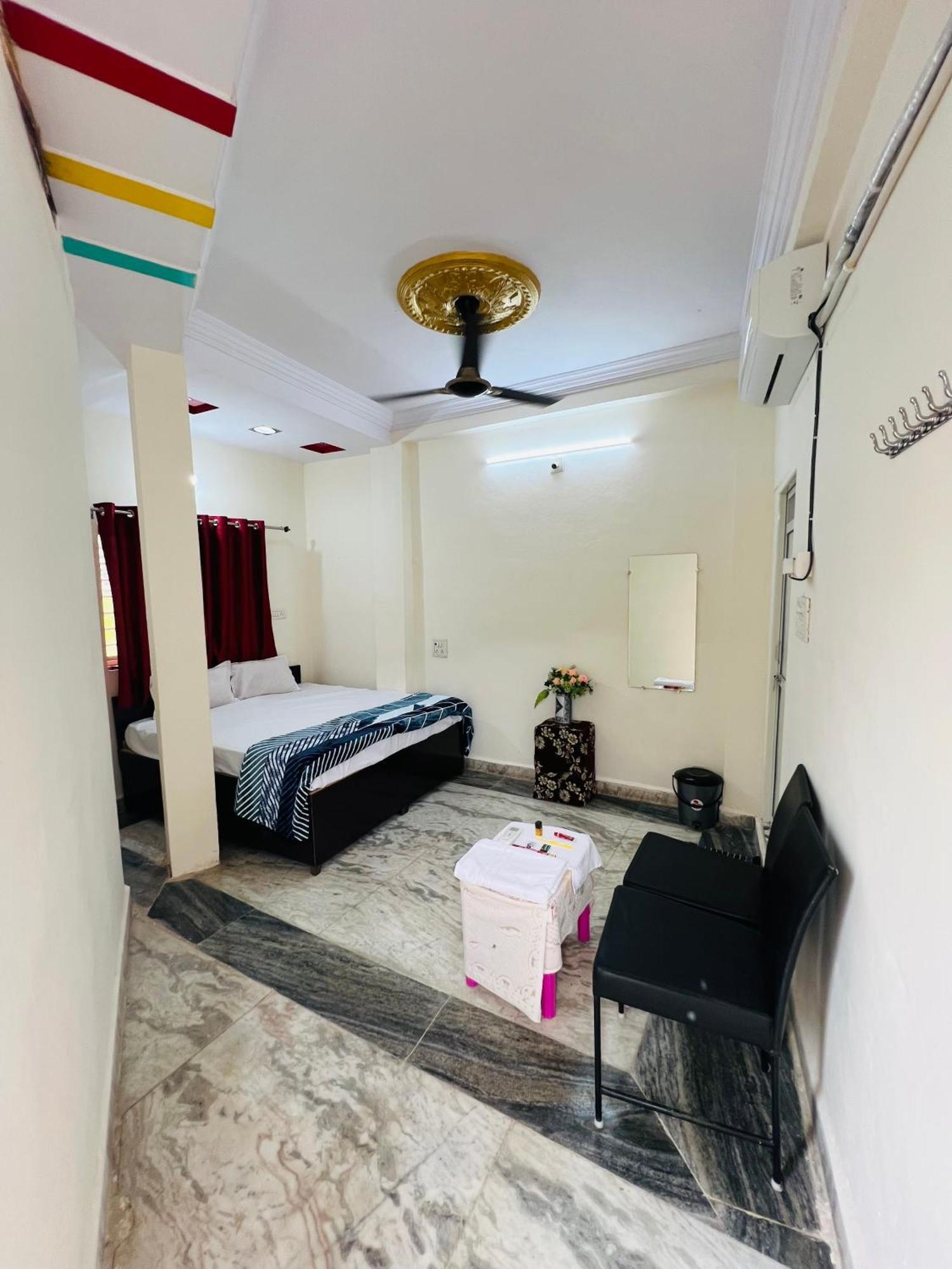 Tiwari G Home Stay 乌贾因 外观 照片
