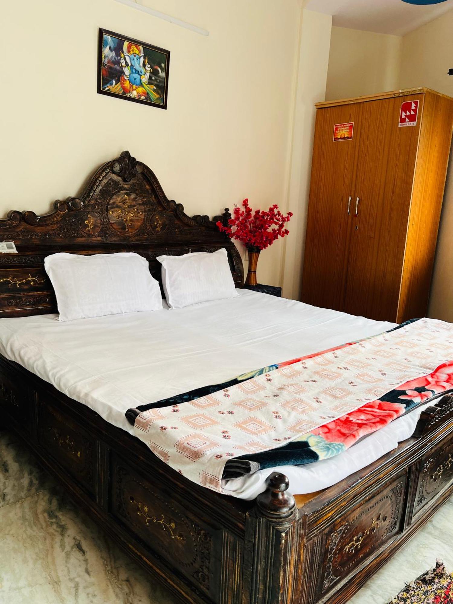 Tiwari G Home Stay 乌贾因 外观 照片